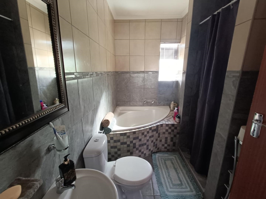 3 Bedroom Property for Sale in Heuwelsig Free State